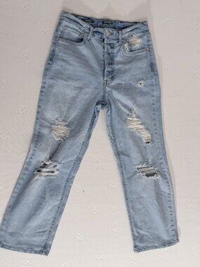 Wild Fable women's blue distressed jeans with button closure and 5 pockets.
